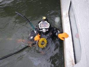5 brosse pneumatique por carenage de la coque - Expertises sous-marines